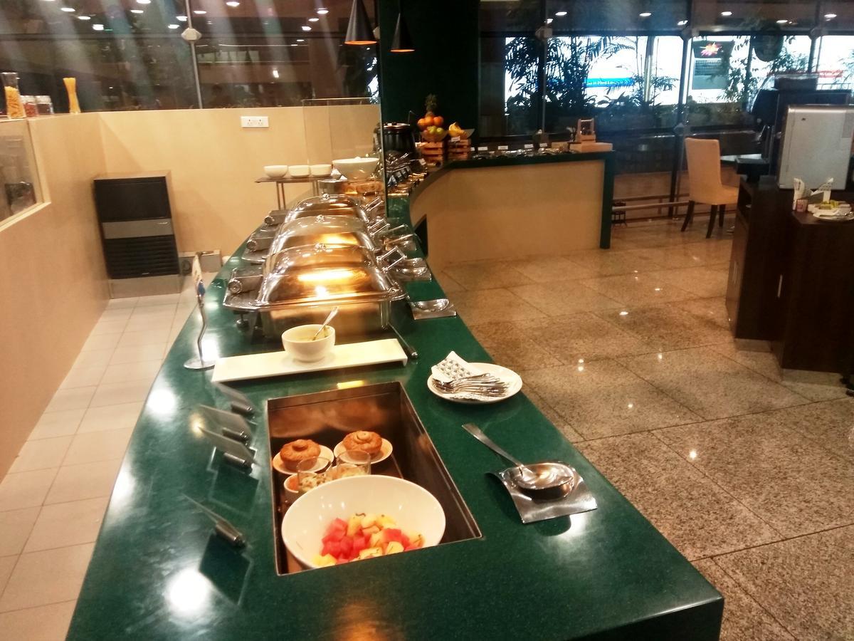 Aviserv Lounge Hotel Mumbai  Buitenkant foto
