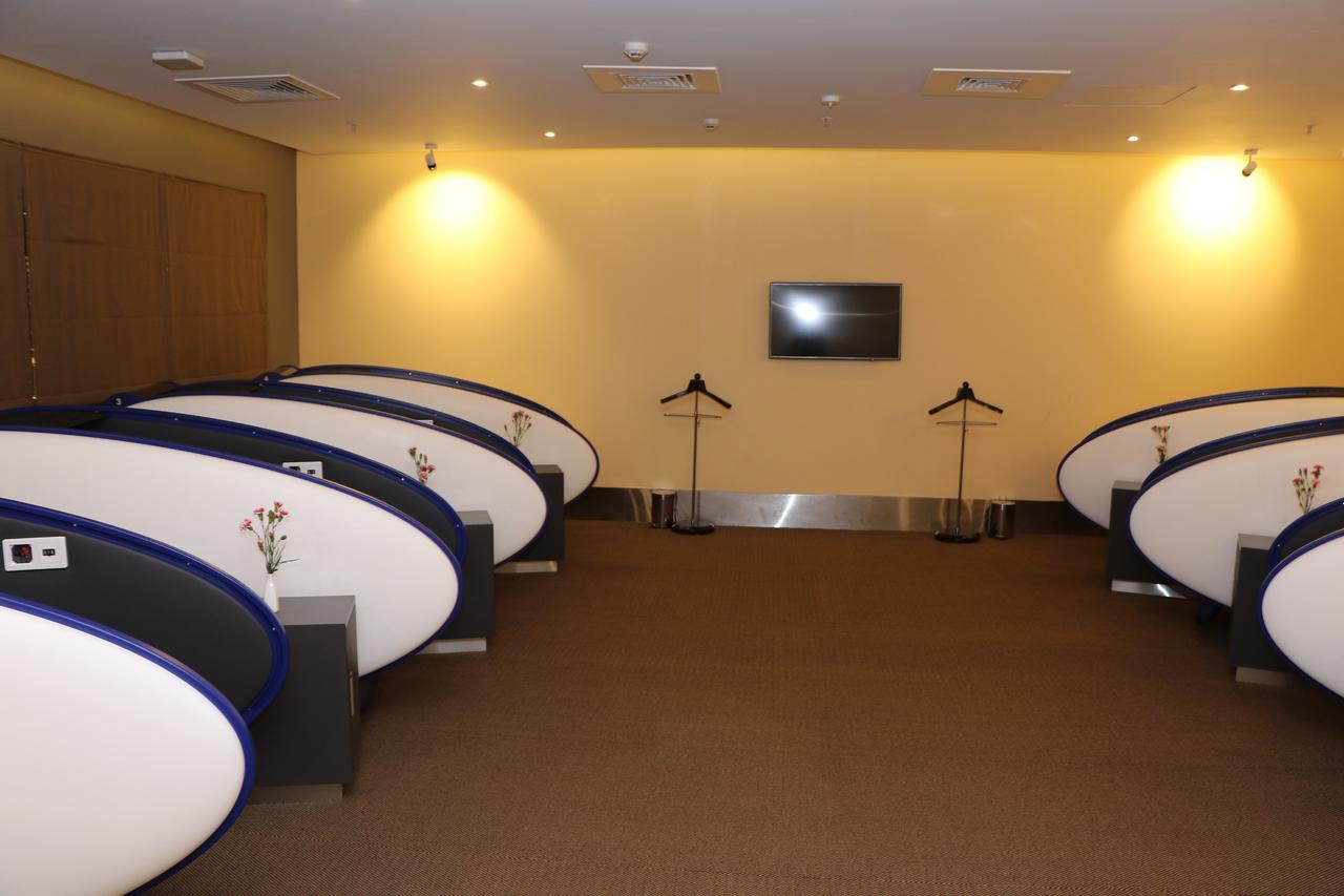 Aviserv Lounge Hotel Mumbai  Buitenkant foto