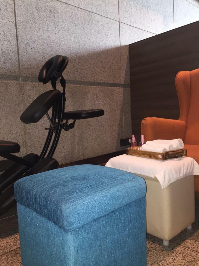 Aviserv Lounge Hotel Mumbai  Buitenkant foto